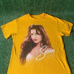Selena Official Merchandise Adult Unisex Yellow Short Sleeve T-shirt Size Medium